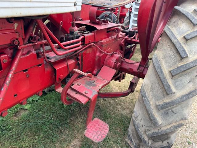 Image of Farmall 240 equipment image 4