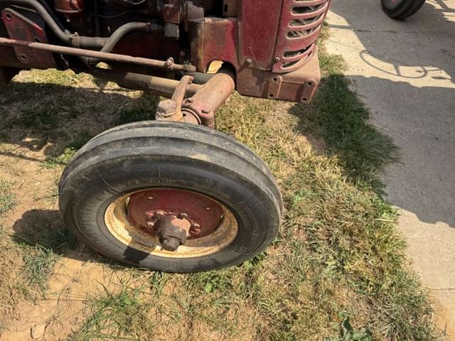 Image of Farmall 300 equipment image 1