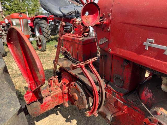 Image of Farmall 400 equipment image 3