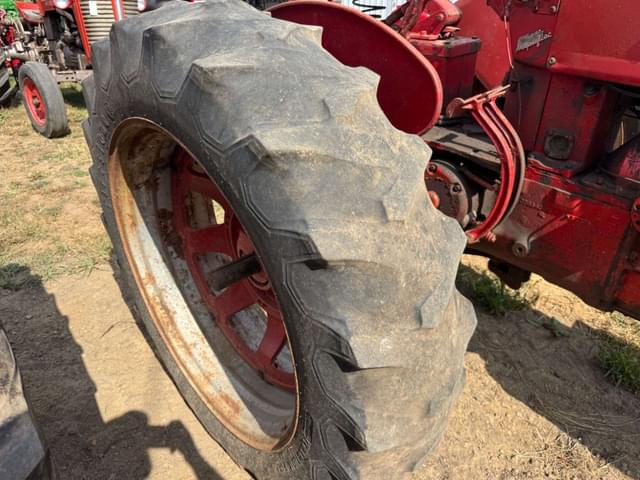 Image of Farmall 400 equipment image 4
