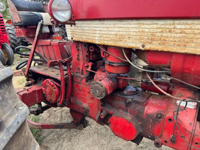 Image of Farmall 460 equipment image 3