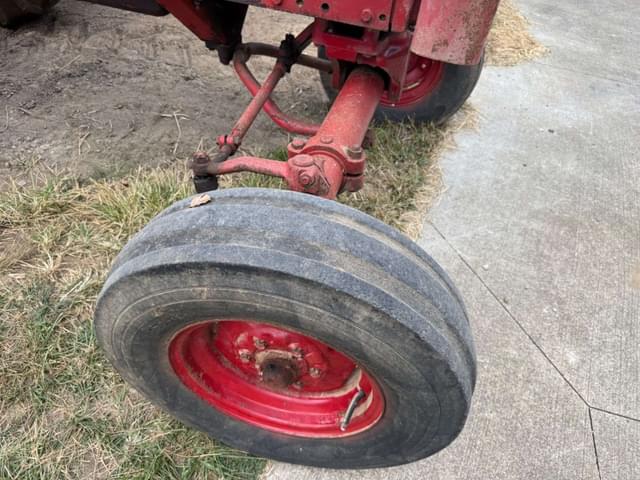 Image of Farmall 460 equipment image 1