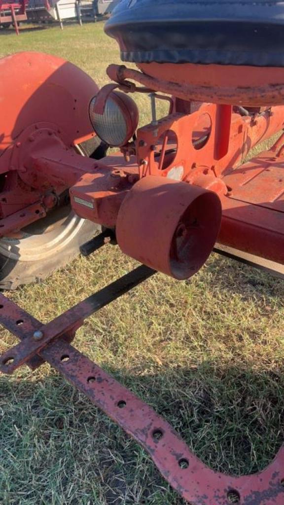 Image of Farmall B equipment image 3
