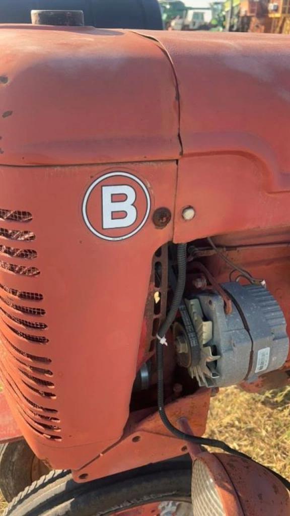 Image of Farmall B equipment image 4