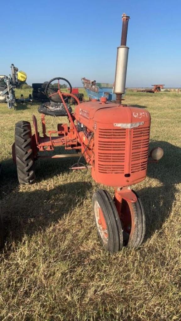 Image of Farmall B equipment image 1