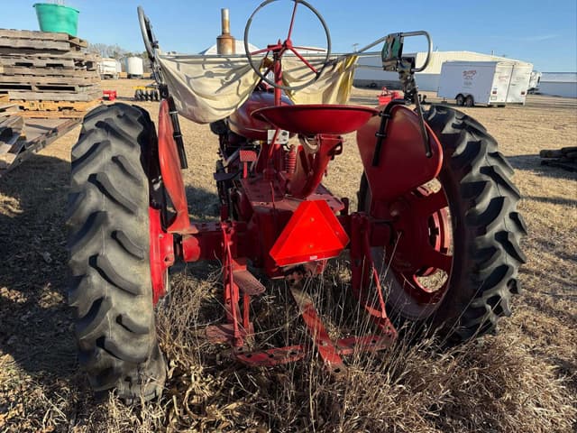 Image of Farmall H equipment image 1