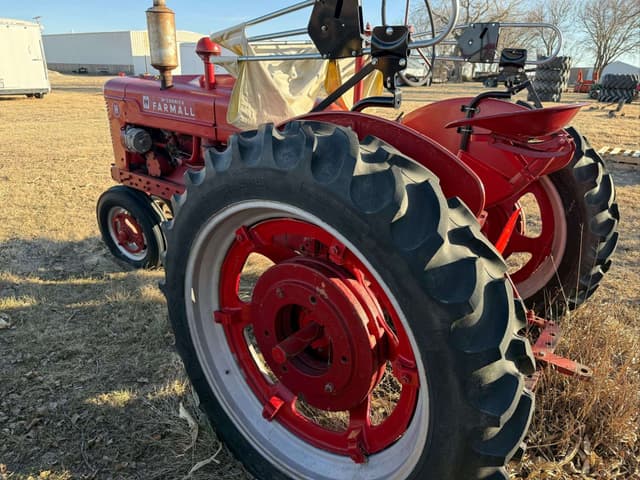 Image of Farmall H equipment image 2