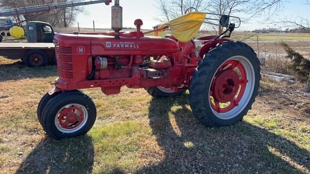 Image of Farmall H equipment image 2