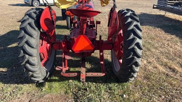 Image of Farmall H equipment image 4