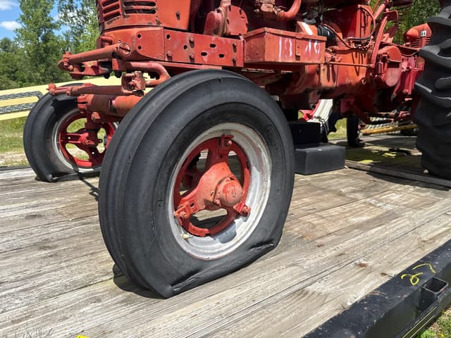 Image of Farmall M equipment image 3