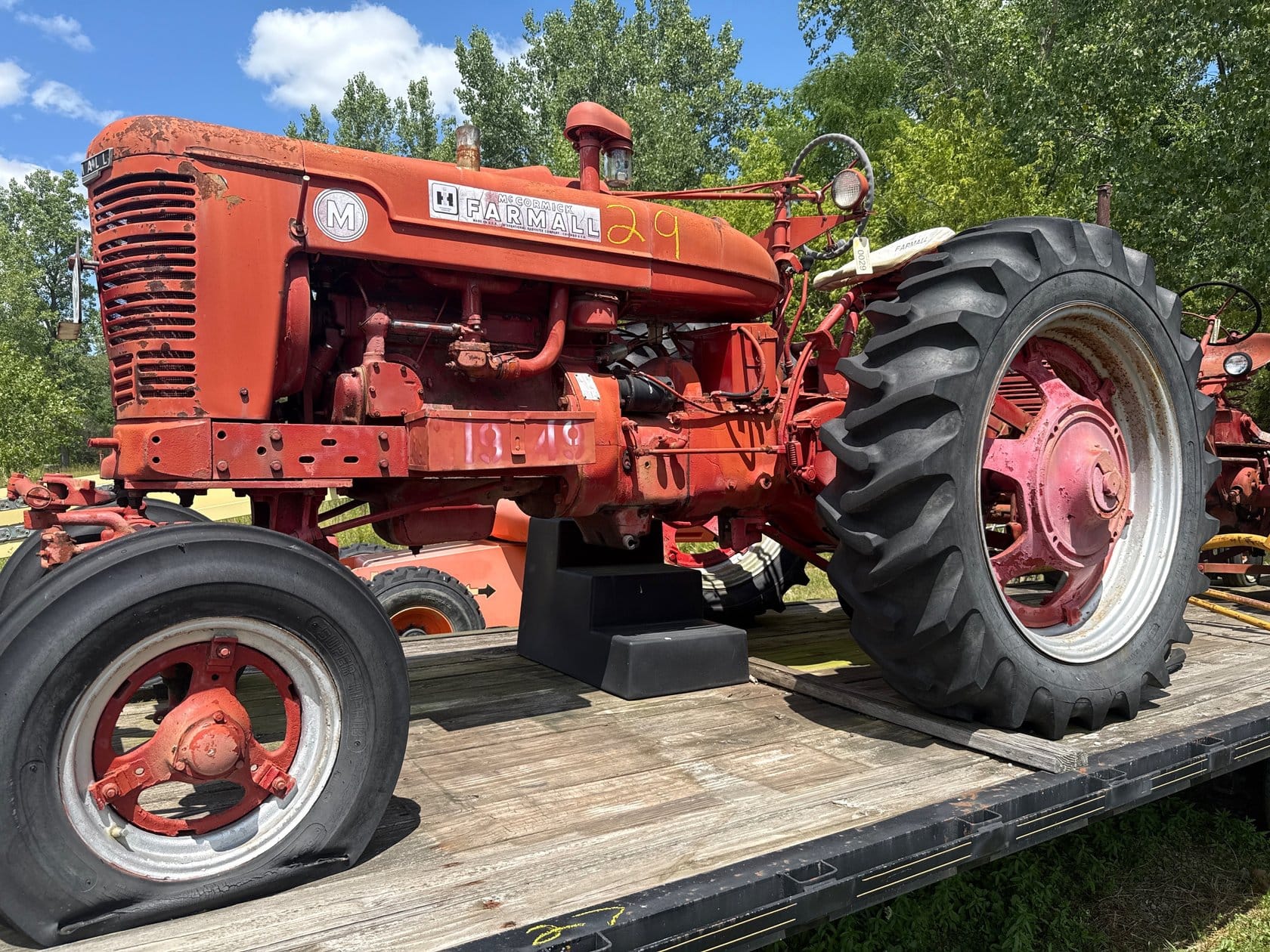 Farmall M Equipment Image0