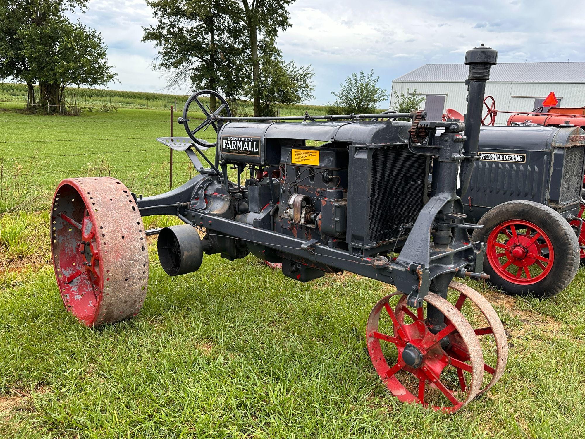 Main image Farmall Regular