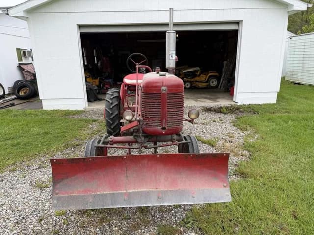Image of Farmall Super A equipment image 1
