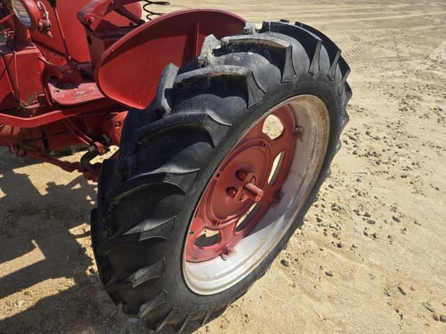 Image of Farmall Super C equipment image 3
