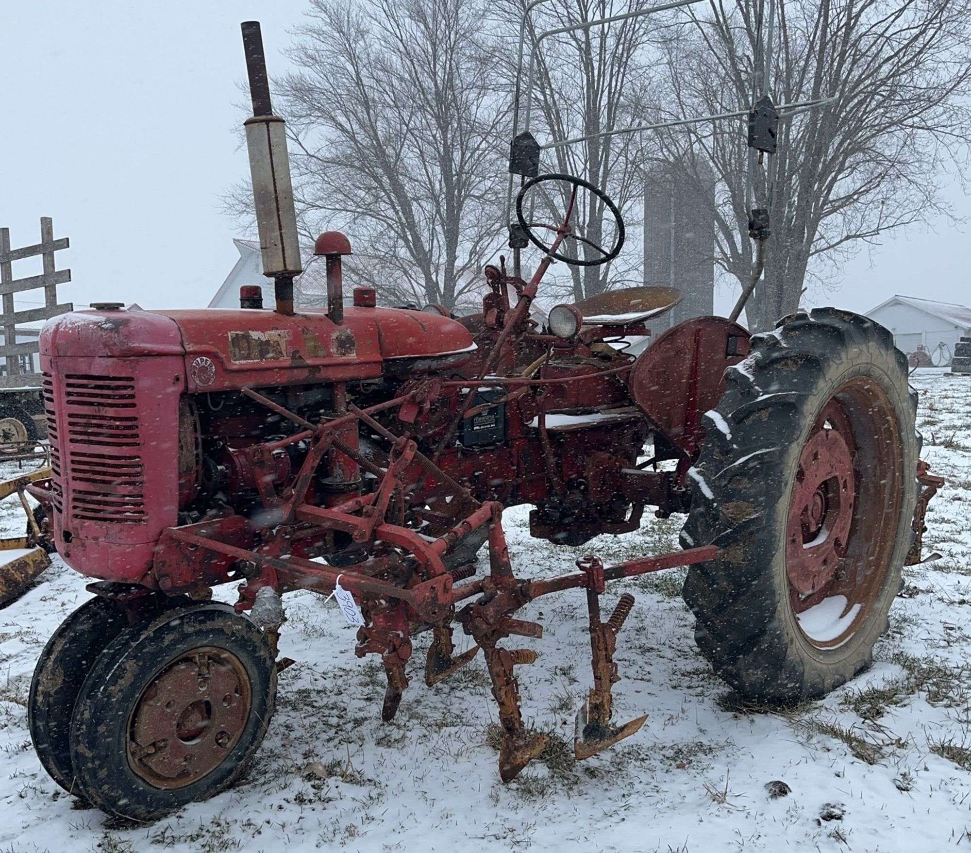 Farmall Super C Equipment Image0