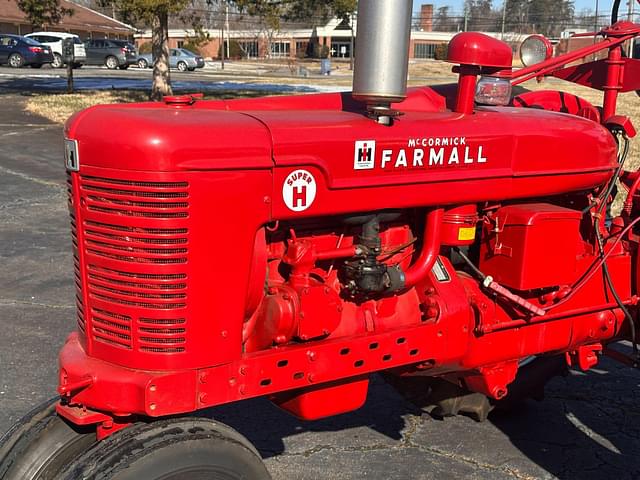 Image of Farmall Super H equipment image 2