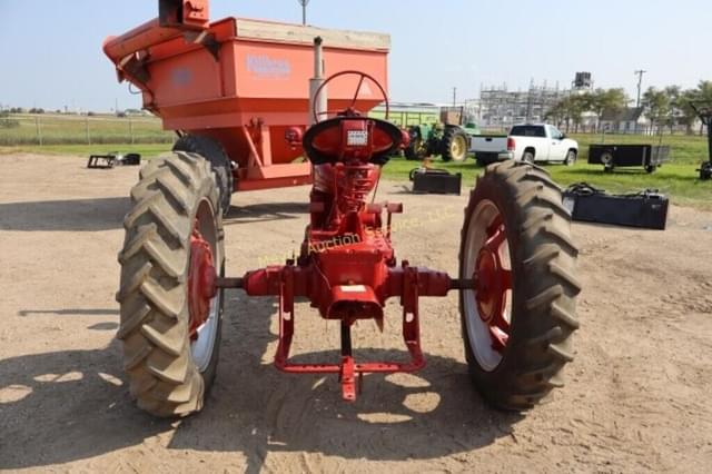 Image of Farmall Super H equipment image 2