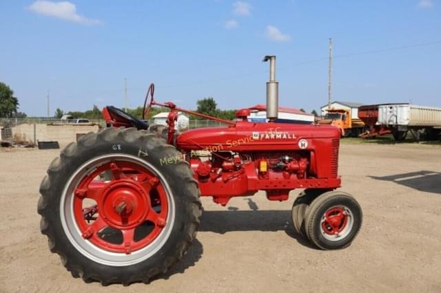 Image of Farmall Super H equipment image 1