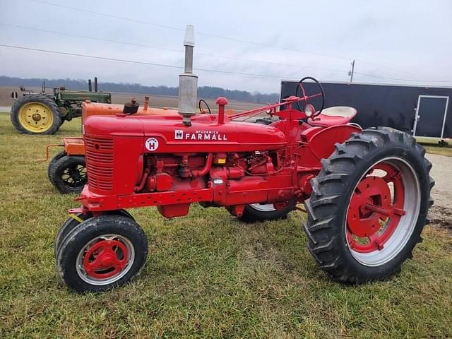 Image of Farmall Super H equipment image 1