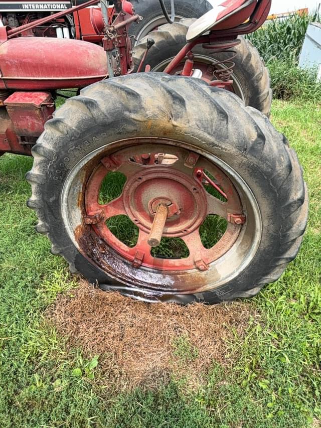 Image of Farmall Super H equipment image 3