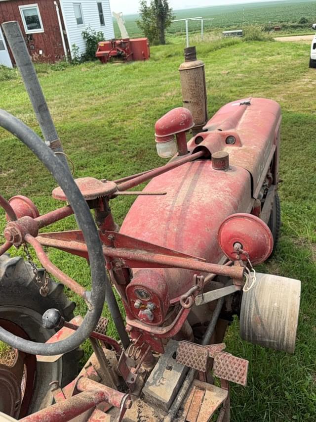 Image of Farmall Super H equipment image 2