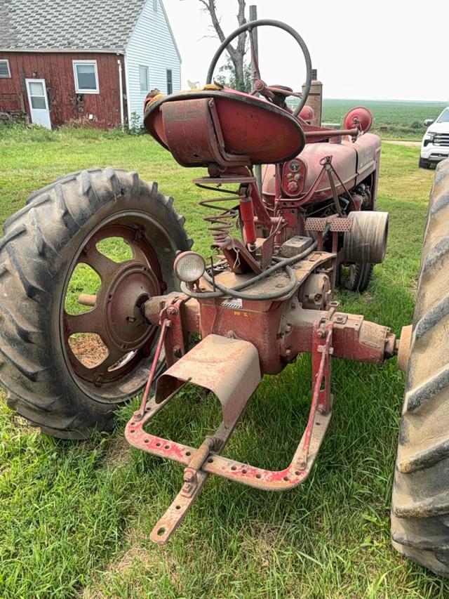 Image of Farmall Super H equipment image 1