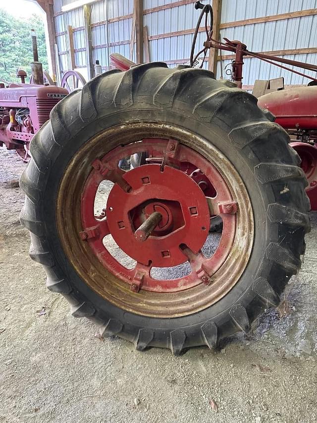 Image of Farmall Super H equipment image 3