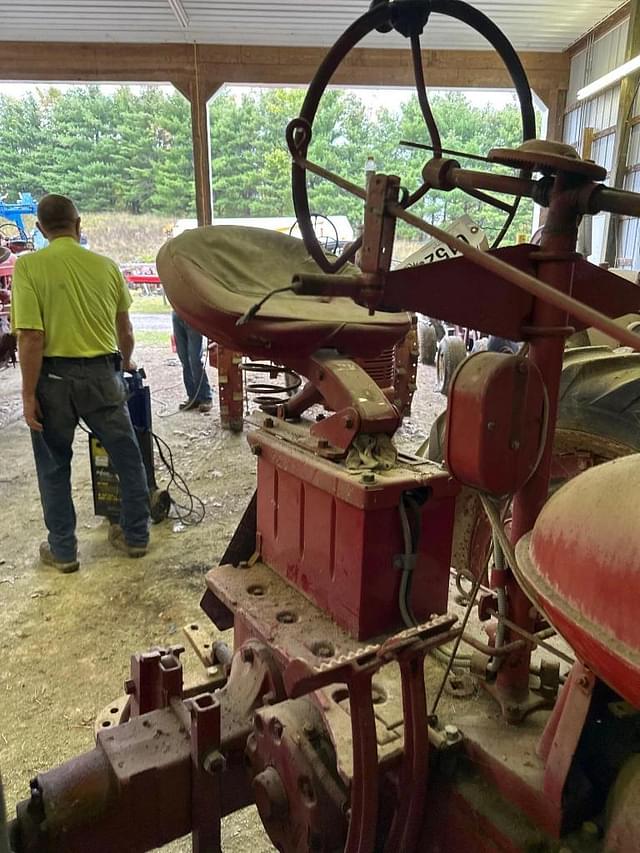 Image of Farmall Super H equipment image 2