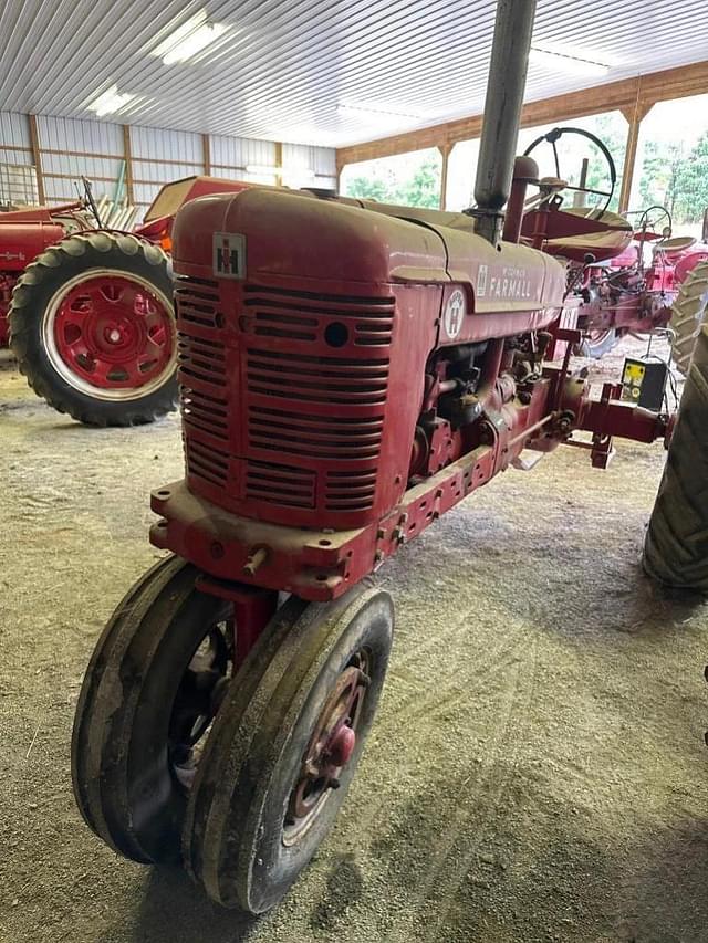 Image of Farmall Super H equipment image 1