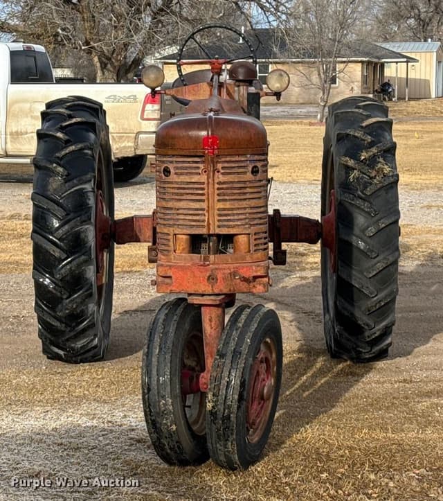 Image of Farmall Super H equipment image 1