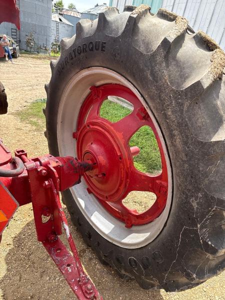 Image of Farmall Super H equipment image 4