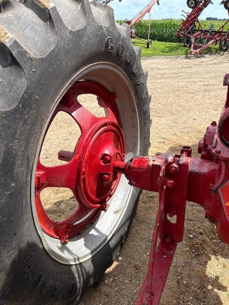 Image of Farmall Super H equipment image 3
