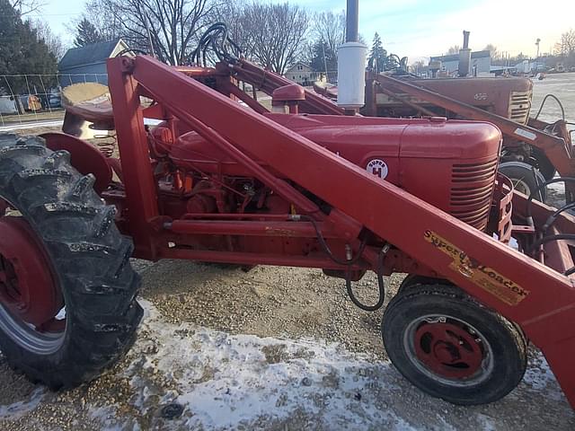 Image of Farmall Super H equipment image 2