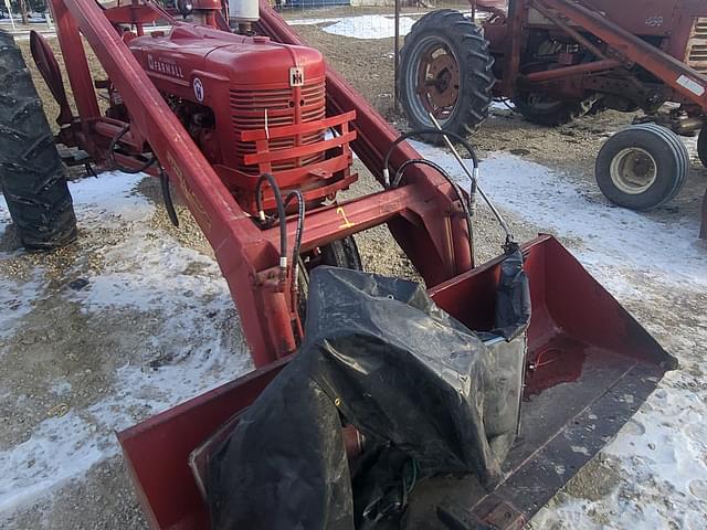 Image of Farmall Super H equipment image 1