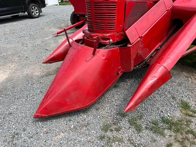 Image of Farmall Super H equipment image 1