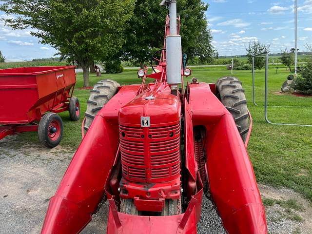 Image of Farmall Super H equipment image 2