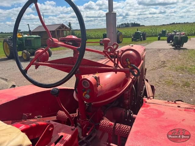 Image of Farmall Super H equipment image 4