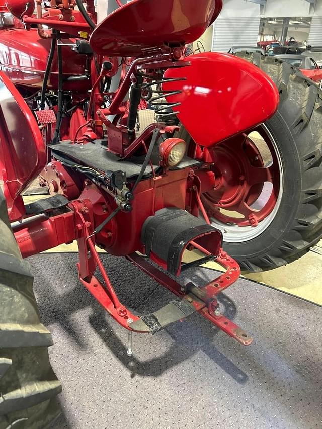 Image of Farmall Super M equipment image 3