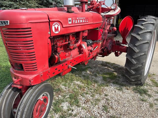 Image of Farmall Super M equipment image 1