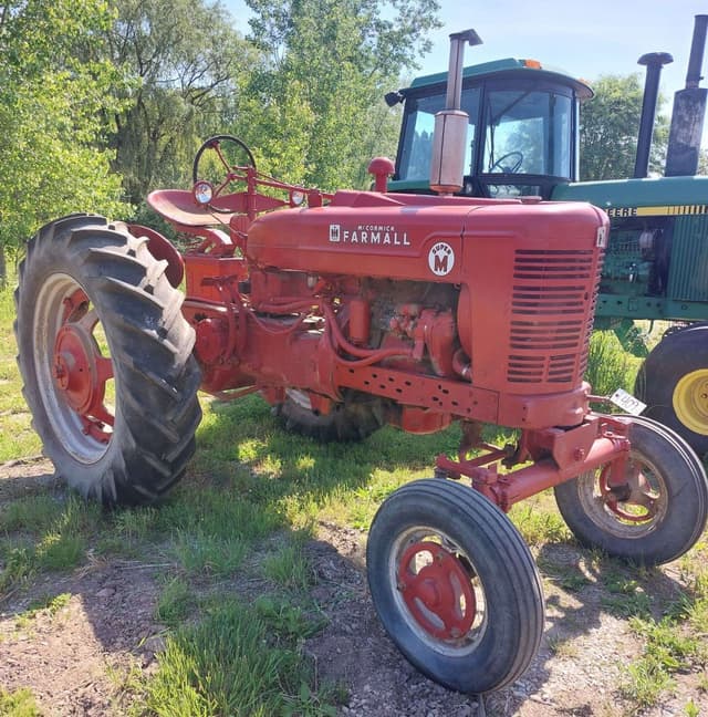 Image of Farmall Super M equipment image 1