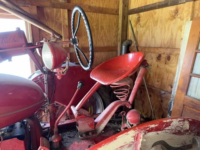 Image of Farmall Super M equipment image 4