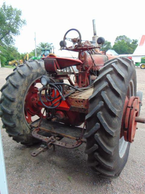 Image of Farmall Super M equipment image 3