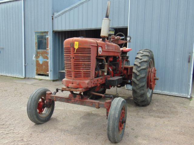 Image of Farmall Super M equipment image 1