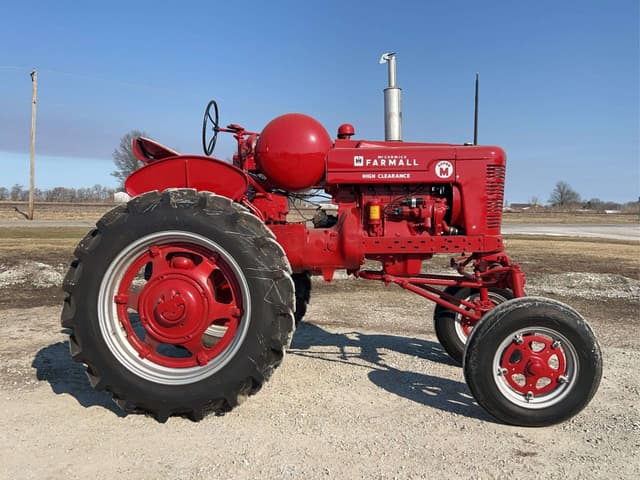 Image of Farmall Super M equipment image 1