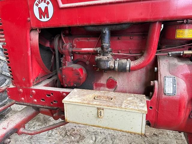 Image of Farmall Super M equipment image 1