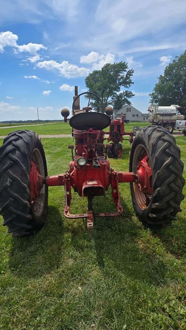 Image of Farmall Super M equipment image 3