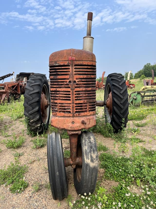 Image of Farmall Super M equipment image 1
