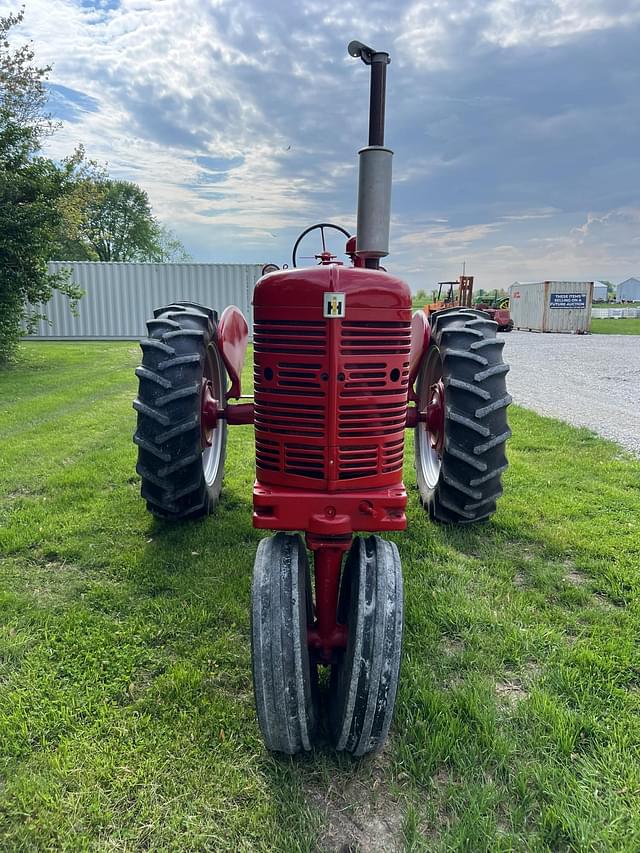Image of Farmall Super M-TA equipment image 1