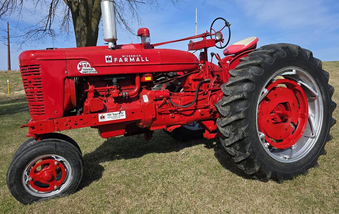 Image of Farmall Super M-TA Primary image