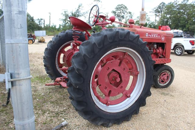 Image of Farmall M equipment image 3